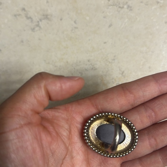 Size 5.5 - 6 Vintage Elegant Silver Statement Ring - Picture 2 of 4